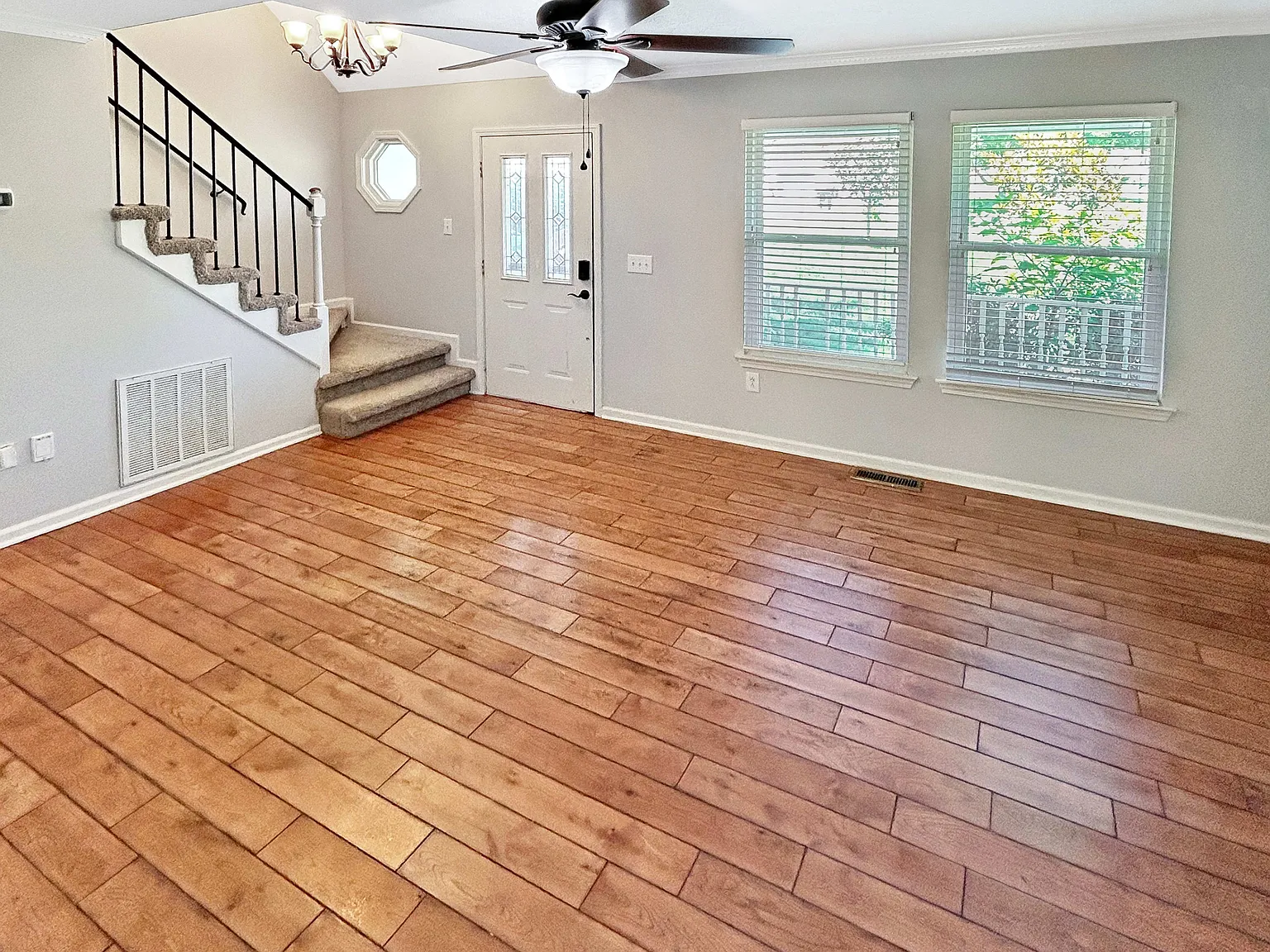 3 bed, 3.5 bath, 1963 sqft, $2,185 — Photo 4