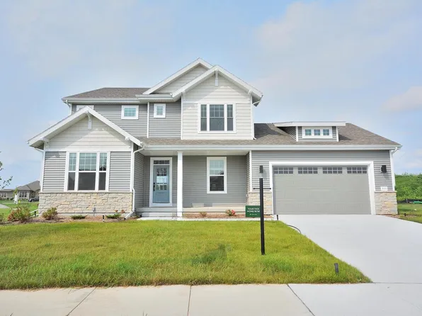 637 Standing Stone DRIVE, Waukesha, WI 53189