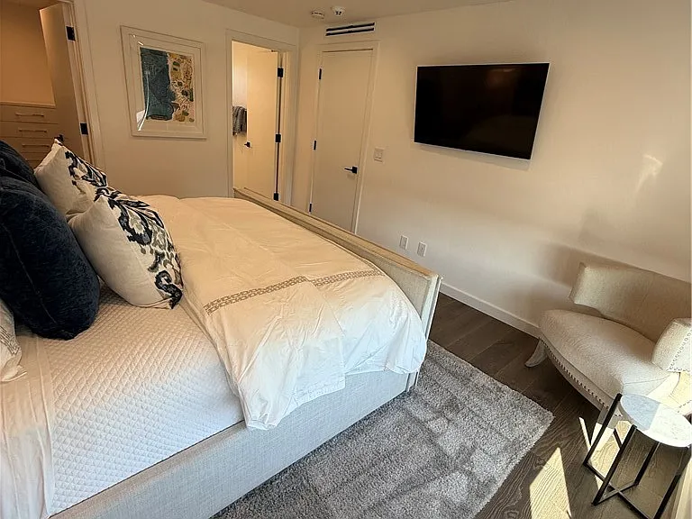 116 W Channel Islands Blvd — Photo 40