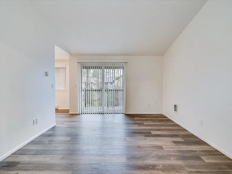 Barclay Square Where Convenience Meets Community Up to 1-Month Free! — Photo 27