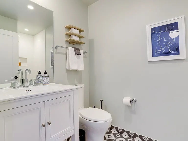 712 G St SE #203 — Photo 6