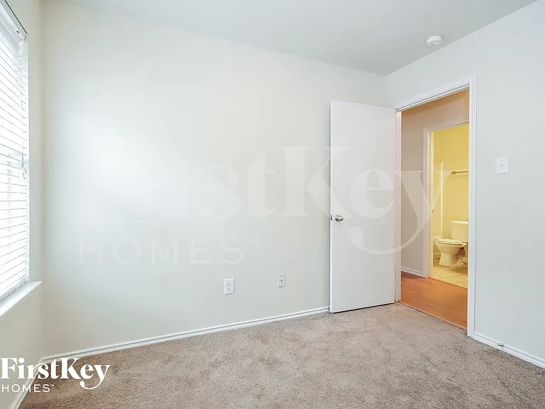 7919 Raven Creek Ln — Photo 12