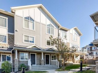 107 W Evanston Mnr NW, Calgary, AB T3P 0R8