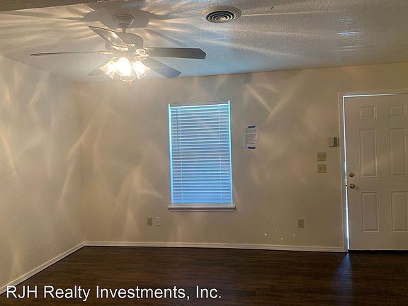 4th image of 1901 E Lindsey St APT 11A