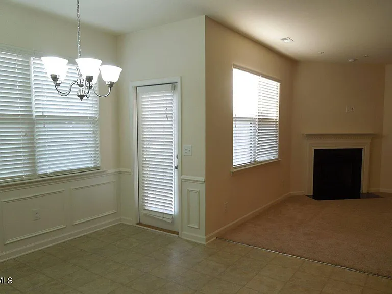456 Manchester Park Ln — Photo 4