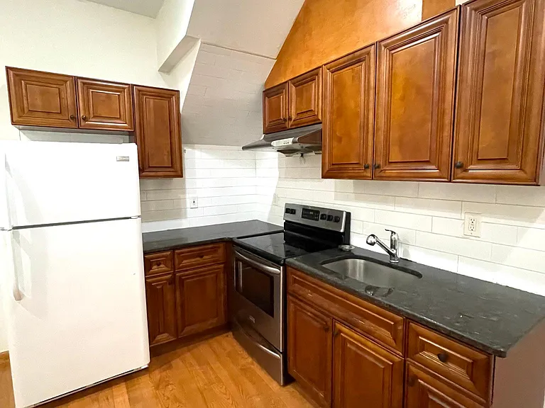 916 Green St #1 — Photo 5