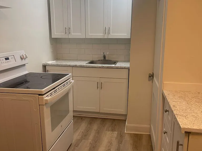 137 Wellington St — Photo 5