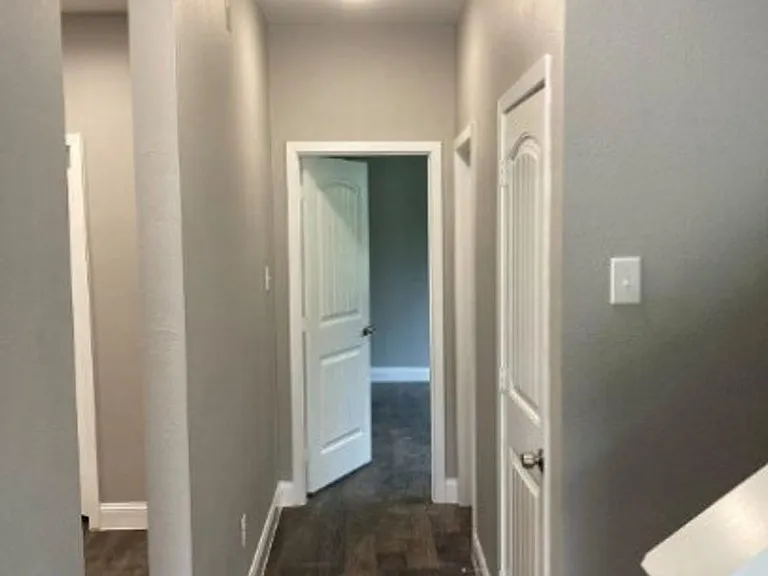 809 S Travis Ave — Photo 7