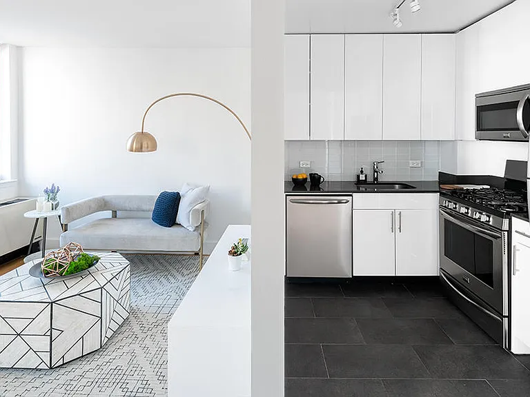 444 W 35th St #6C — Photo 6