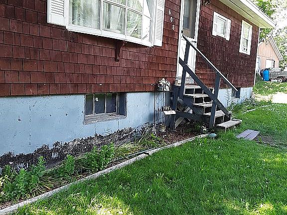 2nd image of 608 Dover Rd