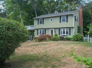 18 Fulmore Dr, Waterford, CT 06385