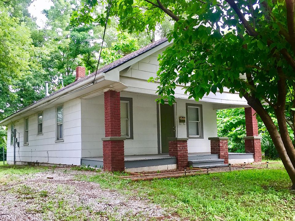 2nd image of 1007 S Pope Ave