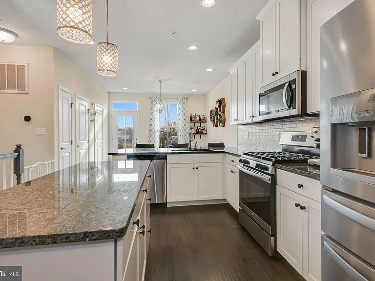 6106 Chronicle St — Photo 14