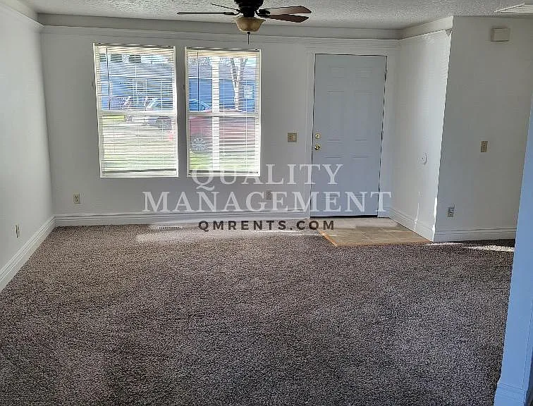 624 W Dewey Ave — Photo 5