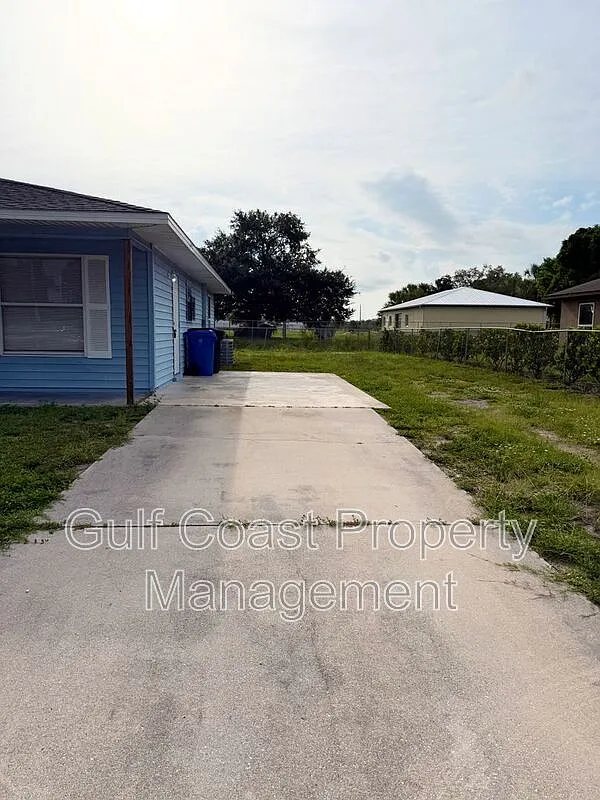 3 bed, 1.0 bath, 1117 sqft, $1,700 — Photo 3