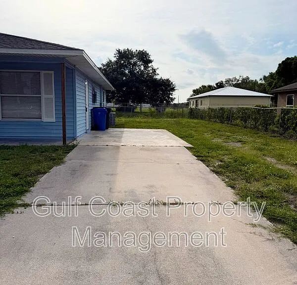 1801 S Palmdale Ct — Photo 3