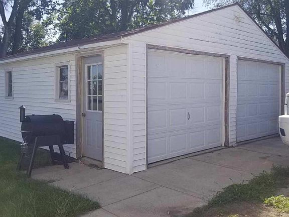 3rd image of 1005 Schull Ave