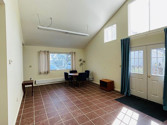 4th image of 2040 North Ave Unit 3