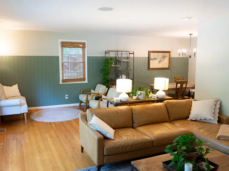 306 Plum Ln — Photo 2