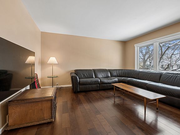 3rd image of 135 Ambassador Ave