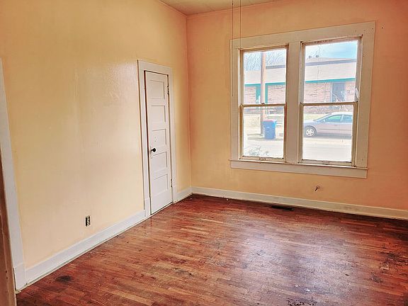Front bedroom 