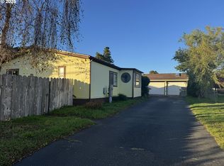 737 11th St SE, Bandon, OR 97411