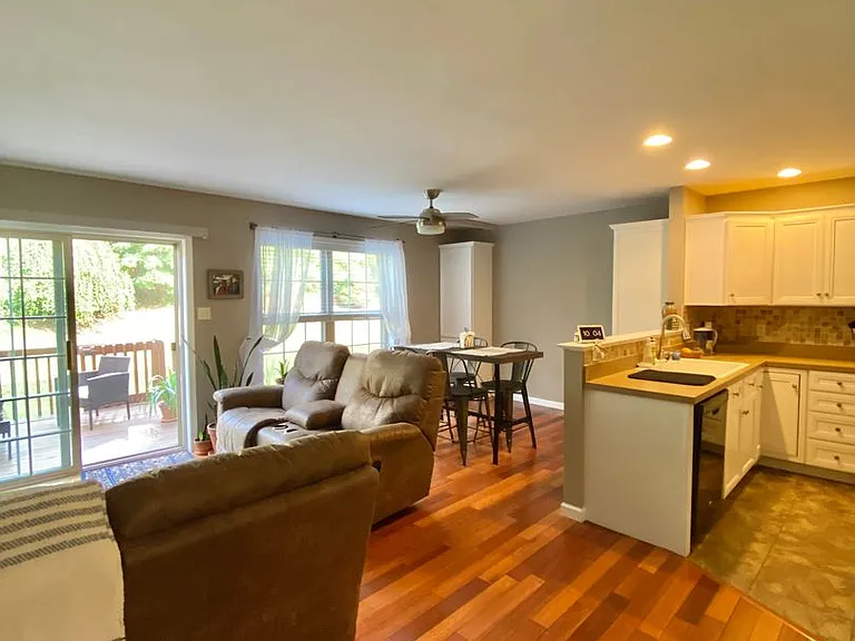105 Hawk Ln — Photo 3