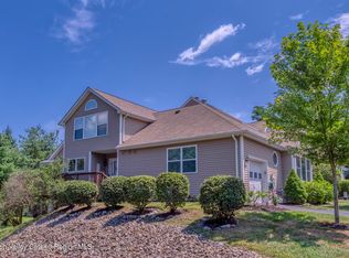 68 Twin Ponds Dr, Kingston, NY