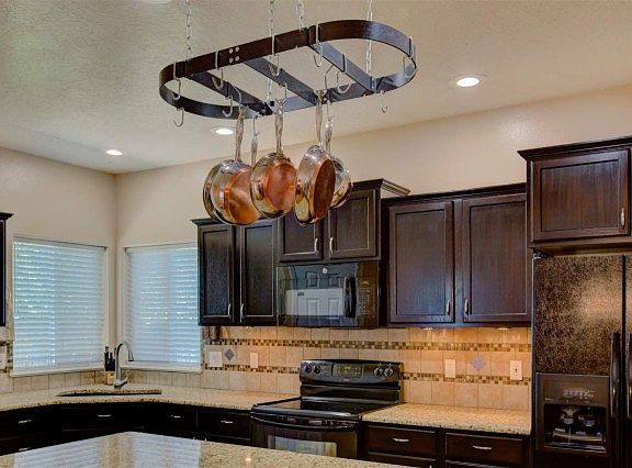 4th image of 398 E Santiago Dr