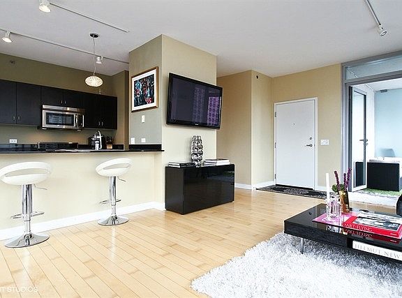 3rd image of 8 E Randolph St Unit 2501