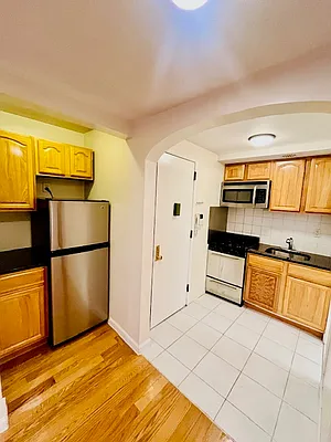 28 West 47th Street #5R