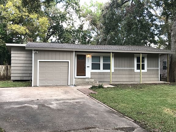 5th image of 207 Camellia St