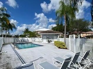 300 SW 99th Ter #300, Hollywood, FL 33025