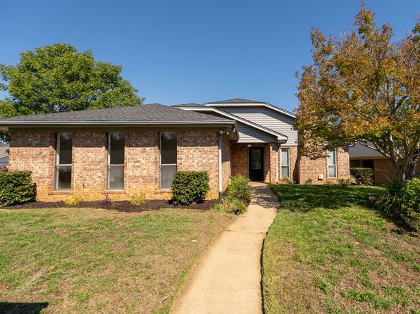 2 Wellington Cir