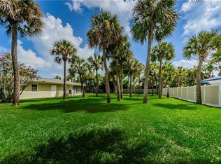 E De Bazan Ave, Saint pete beach, FL 33706