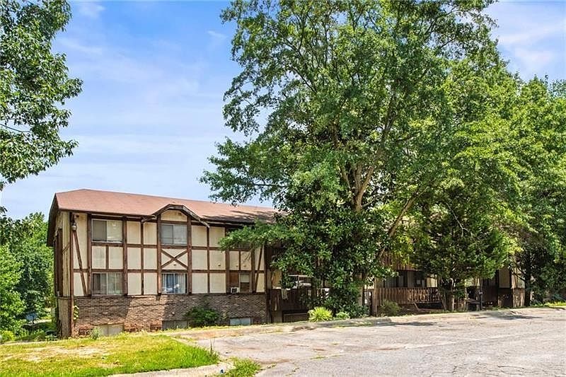 1st image of 1308 Camelot Dr