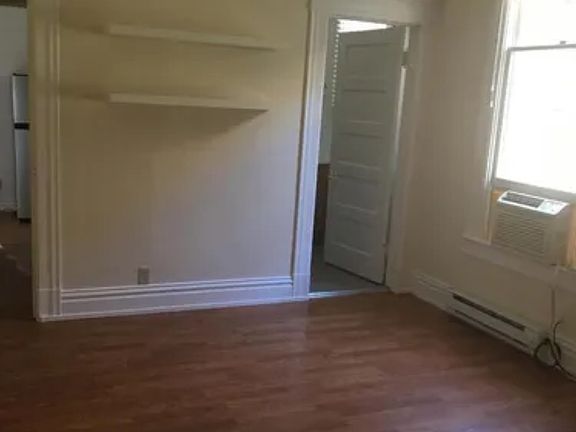 2nd image of 703 19th St #3