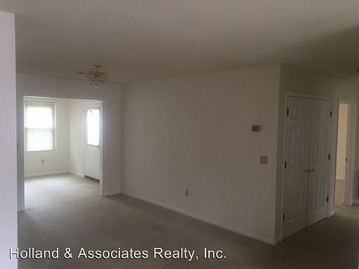 3rd image of 512 Carolyn Ct APT M