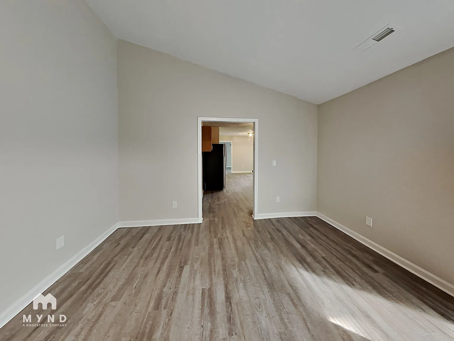 3 bed, 2.5 bath, 2526 sqft, $2,245 — Photo 3