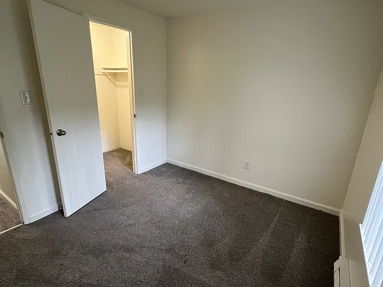 Sunset Ridge Apartments — Photo 26