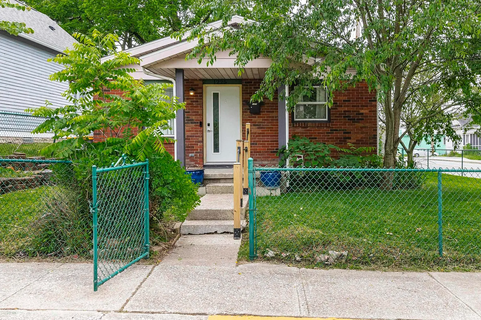 1225 W 6th St photo 1