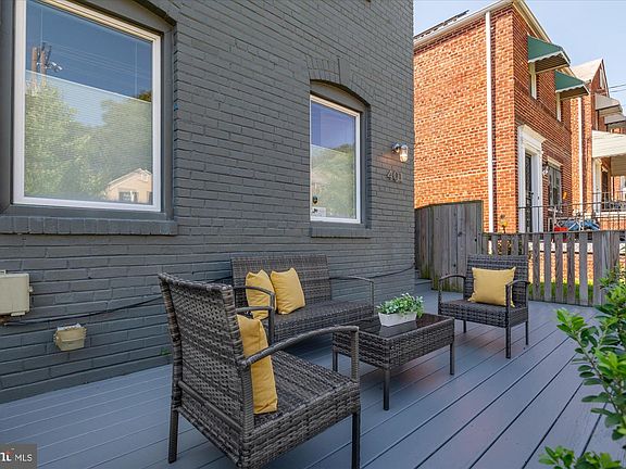 3rd image of 401 Peabody St NE