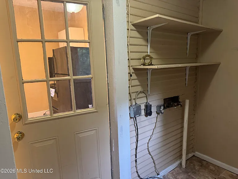 428 Decelle St — Photo 12