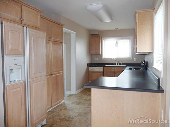 5th image of 23043 Euclid St