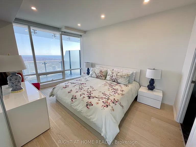 1 Bloor St E #7401 — Photo 8