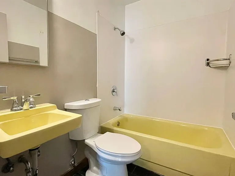 Bayview Apartments — Photo 108