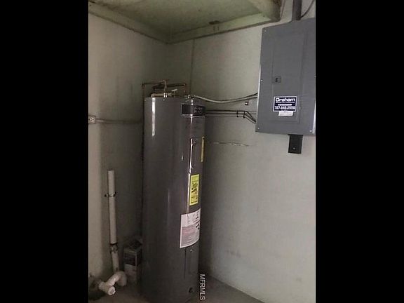 5th image of 1333 S Betty Ln