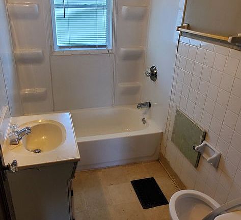 5th image of 5134 E 21st St