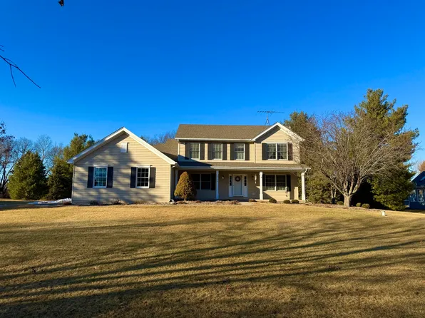 6308 Coachlight Rd, Crystal Lake, IL 60012