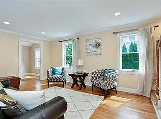 11 Richards Ave — Photo 1